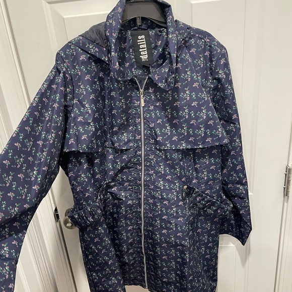 Flower lined Raincoat - Picture 7 of 9